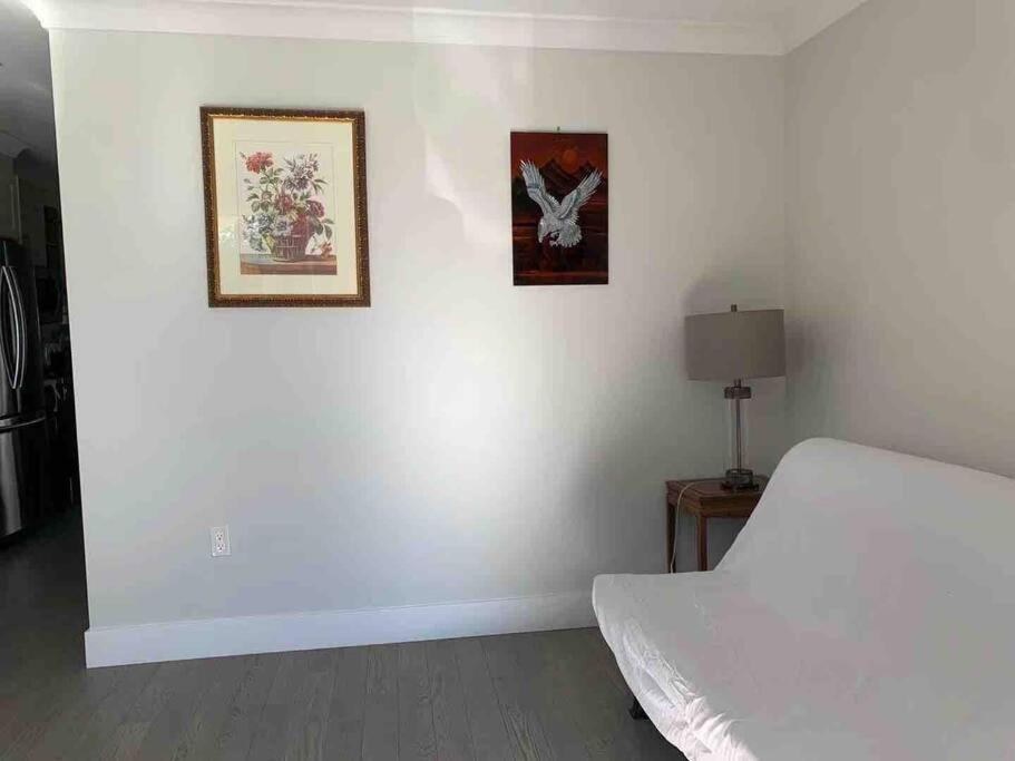 Brand New Constructed 1-Bedroom Townhouse Duncan Esterno foto